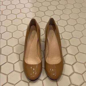 Cole Haan Tan Heels with Elegant Patent Leather Finish